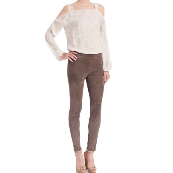 Elie Tahari Lindy Floral Print Silk Cold Shoulder Pull On Blouse / Shirt / Top. - Picture 1 of 10